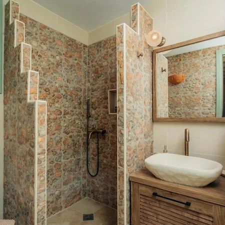 At Sifnos Chrisopigi (Sifnos)