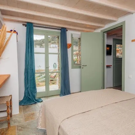 At Sifnos Chrisopigi (Sifnos)